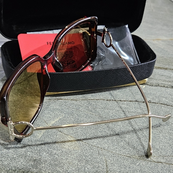 Salvatore Ferragamo Women's Sunglasses with Brown Frame NWT - Picture 6 of 16